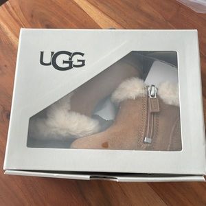 NIB cozy Uggs for kids 🥾
